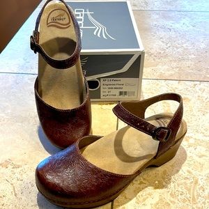 Dansko Size 7 Clogs MaryJane Style